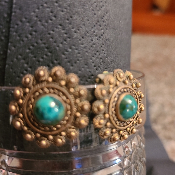 AUTHENTIC VINTAGE CLIP ON EARRINGS - Picture 2 of 5